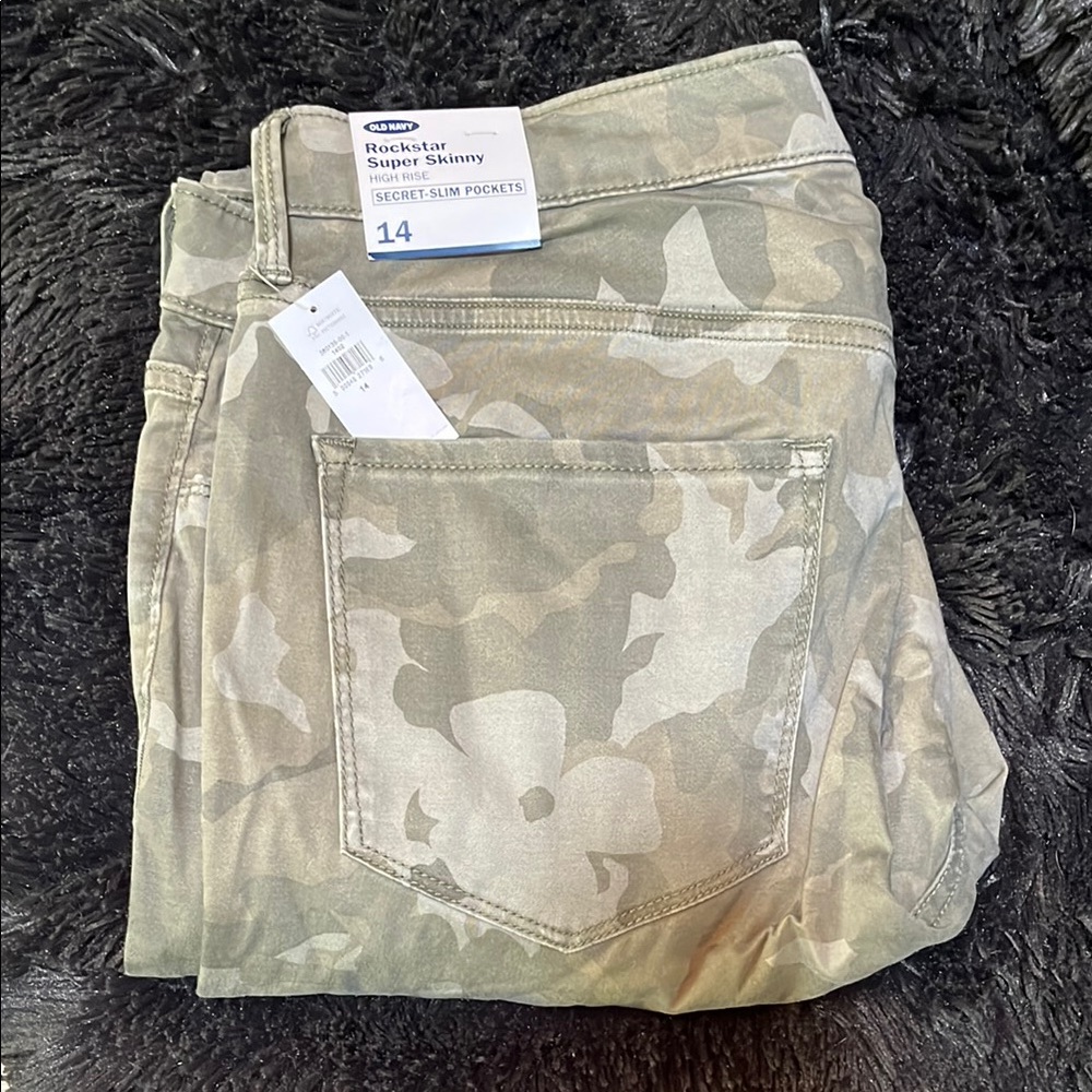 Old Navy Green Camo Skinny Jeans - NWT